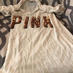 Small pink vs shirt